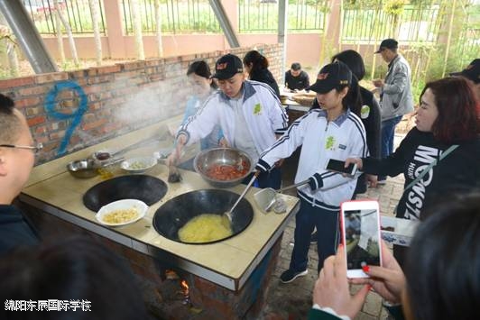 两人一个萝卜猜成语_萝卜卡通图片(2)