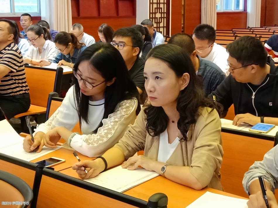 加强教师队伍建设 强化教研活动管理