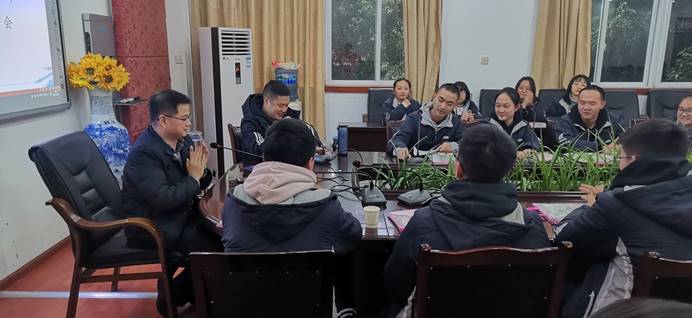 说明: C:\Users\liu\Desktop\高中部教师子女座谈会\微信图片_20191202095127.jpg