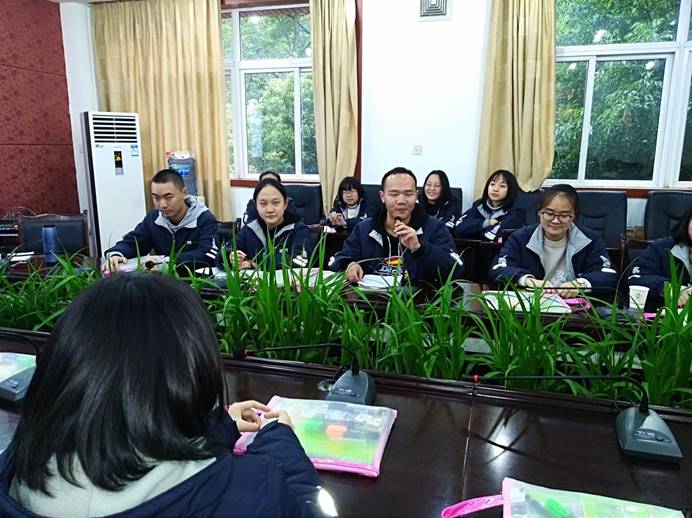 说明: C:\Users\liu\Desktop\高中部教师子女座谈会\IMG_20191127_170919.jpg